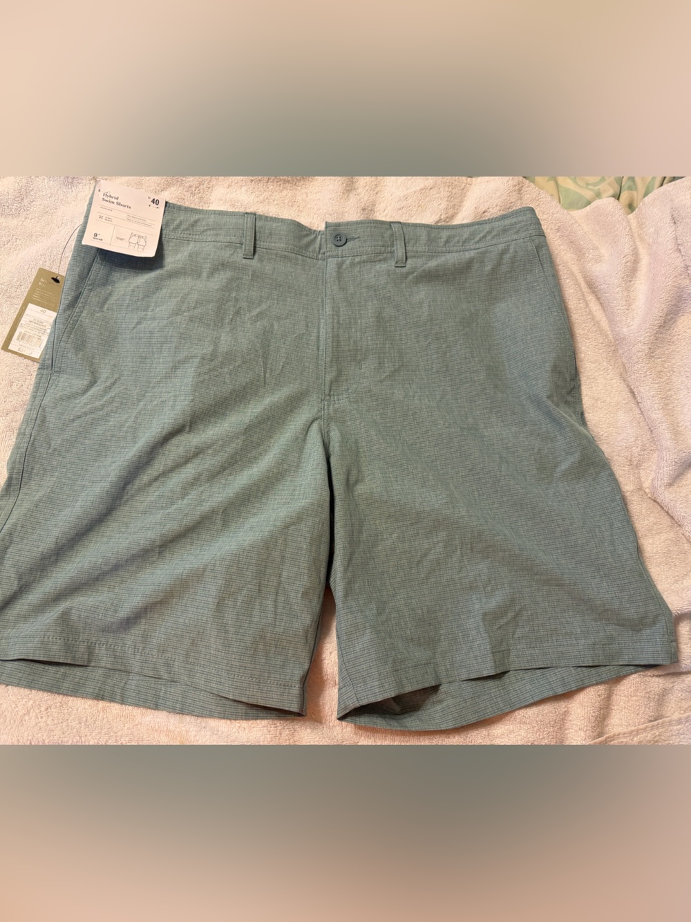 NWT Men's 9” Hybrid Swim Shorts. 40” Waist.